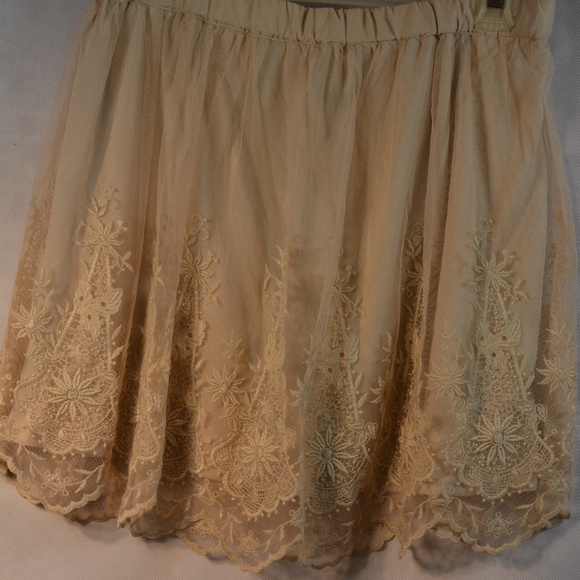 Lace Mini Skirt SZ 10 Divided - Picture 4 of 4